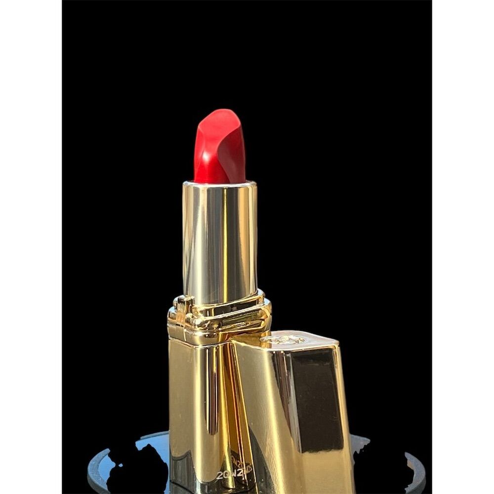 L'Oreal Paris Colour Riche Lipstick Successful Red 187 Satin Finish - Picture 3 of 15